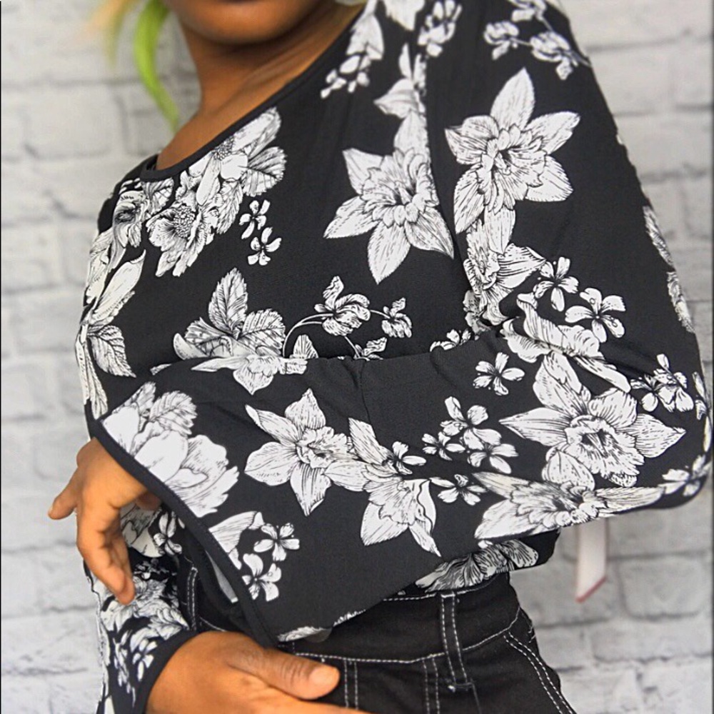 Flare sleeve top